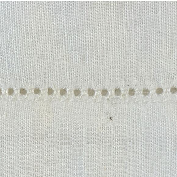 Tiramisu Hand Embroidered Bow Linen Coasters 6x6 Red & White Set of 4 New - Picture 12 of 12